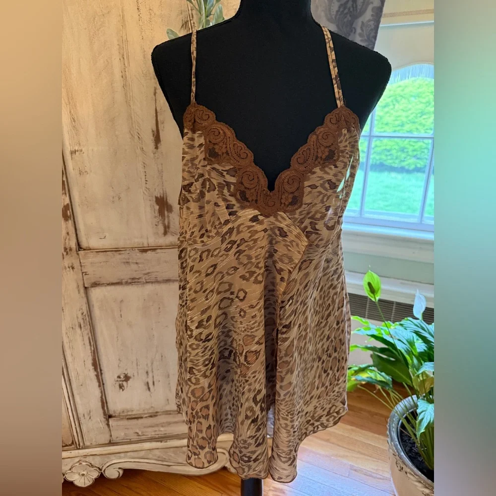 Delicates Cami and robe set. Semi Sheer. Leopard print. XL. Intimate, sexy,